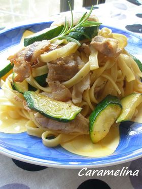 豚肉とズッキーニのピリ辛和風パスタ